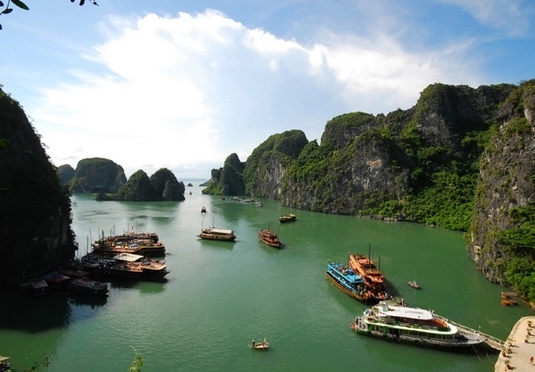 Vietnam explorer with Halong Bay cruise