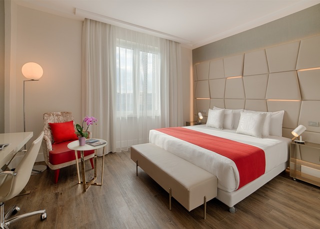 Palatial Luxury Hotel In Central Rome Save Up To 70 On Luxury Travel 