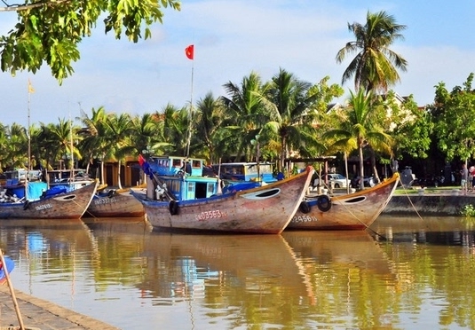 Exotic Vietnam city & beach holiday