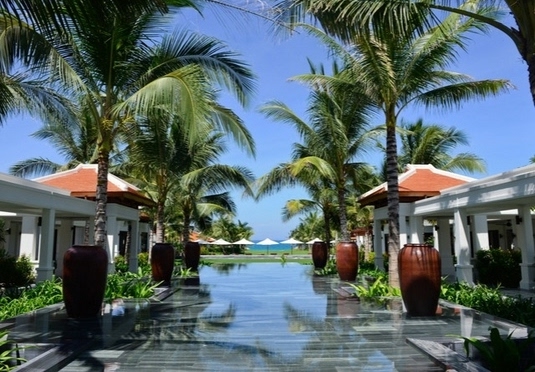 Southeast Asia city to beach holiday with tours